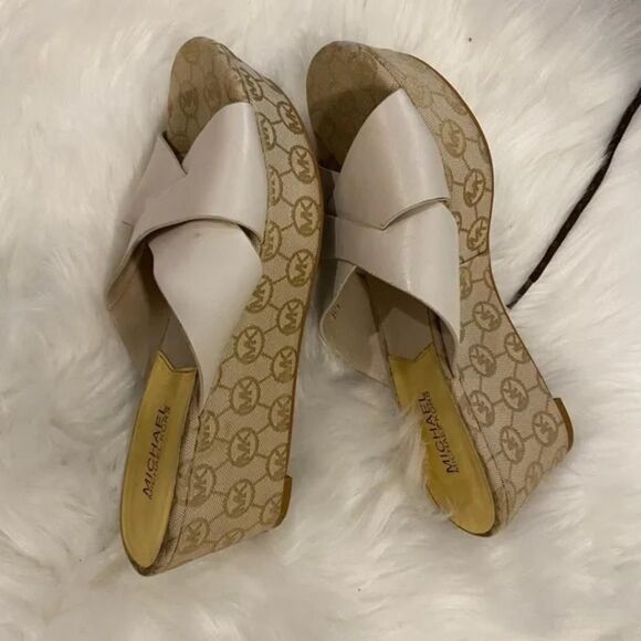 Micheal by Micheal Kors Wedge Slip-on Sandals. Off White/Gold, Sz 8 - Picture 2 of 8